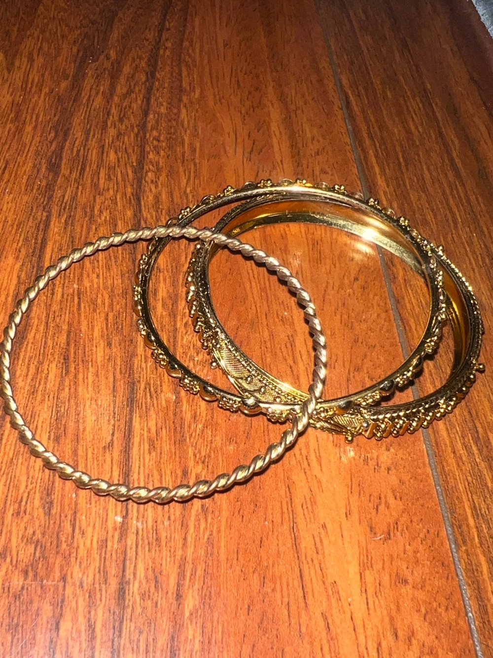Set of three Gold Textured Bangle Bracelet - Women Jewelry - Picture 2 of 6